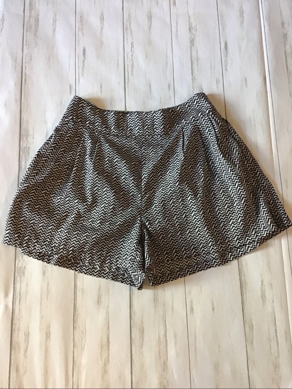 American Eagle Chevron Statement Shorts